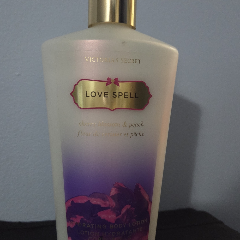 Victoria's Secret Love Spell Body Lotion - Cherry Blossom & Peach